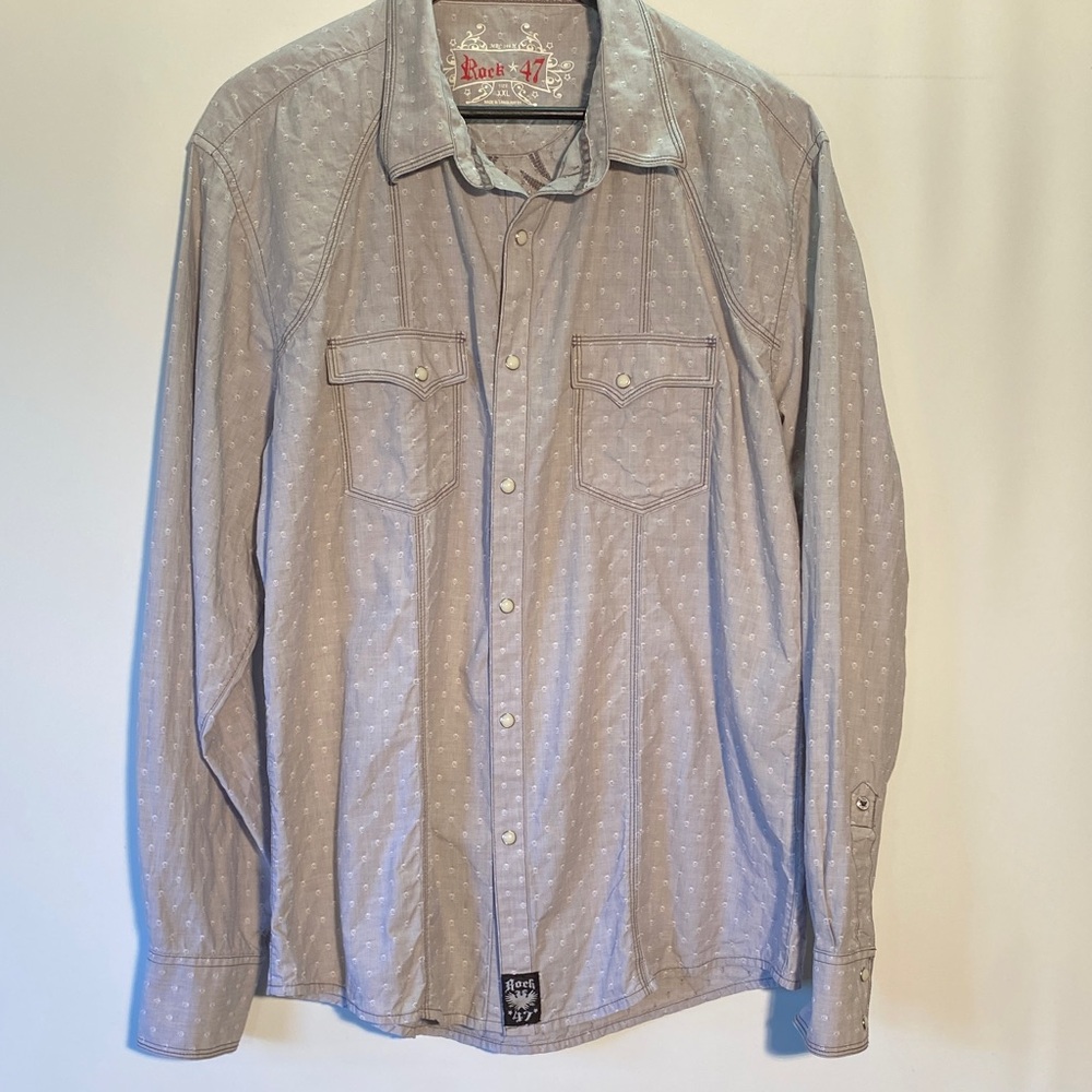 Rock 47 by Wrangler Men's Light Gray All-Over Skulls Western Shirt.